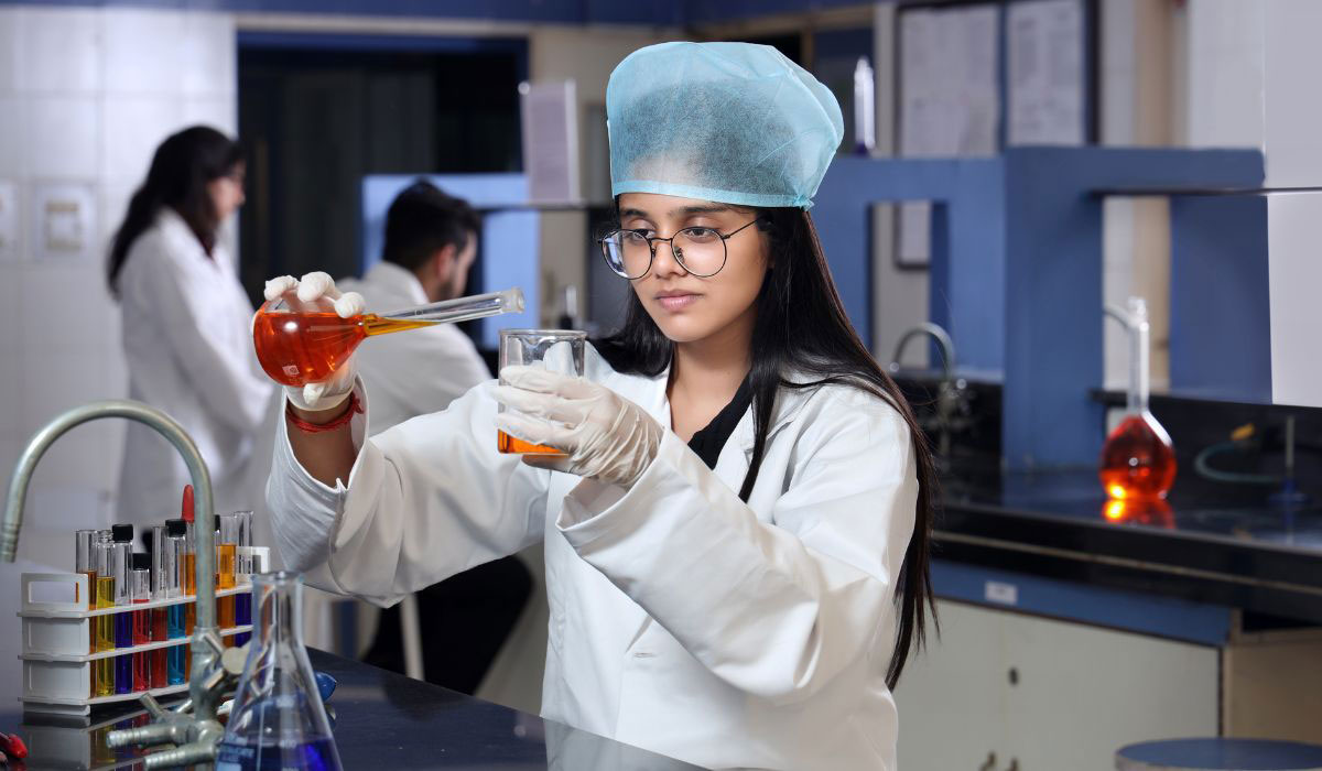 https://ssdchemicalsolutionlab.com/wp-content/uploads/2025/03/9-Must-Have-Skills-to-Land-a-Job-in-the-Pharmaceutical-Industry.jpg